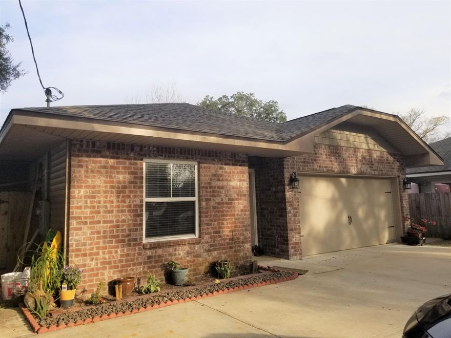 Niice brick front home has maple Cabinetry w/ crown moulding, 3 cm. granite countertops w/ bull nose edges, stainless appliances,(including a commercial grade refrigerator/ freezer), breakfast bar and pantry. The oversized great room is in the rear of the home, has a vaulted ceiling, and opens to a Large covered porch, which is perfect for entertaining. Tile flooring is throughout the main living and wet areas. Very close to Eglin and Hurlburt AFB and shopping centers.