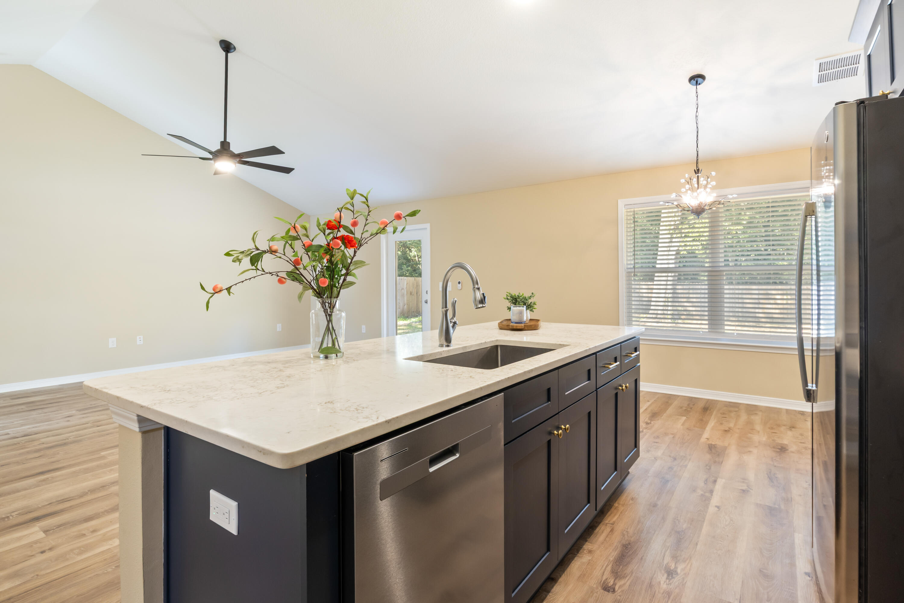 MORRIS ADDN TO CRESTVIEW - Residential