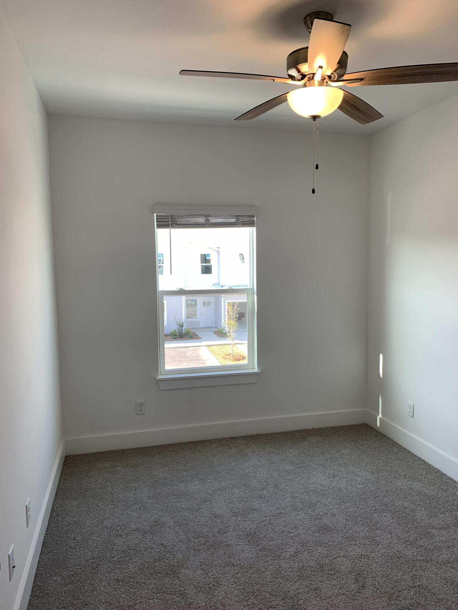 VERANDAS AT FREEPORT - Residential Lease