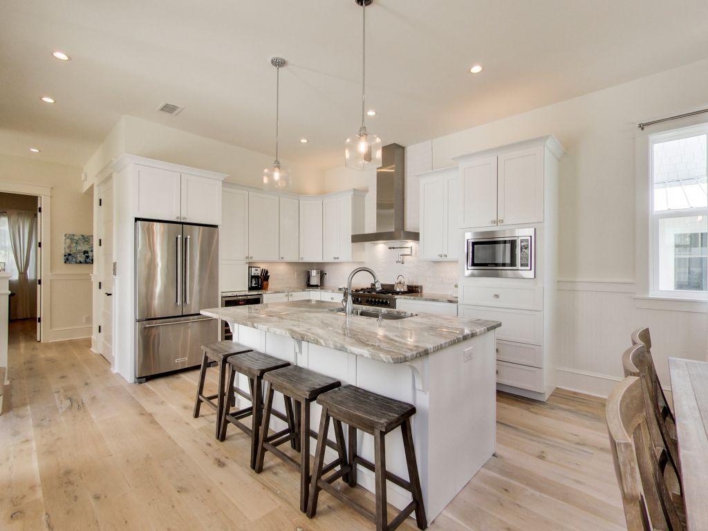 COTTAGES AT EASTERN LAKE - Residential