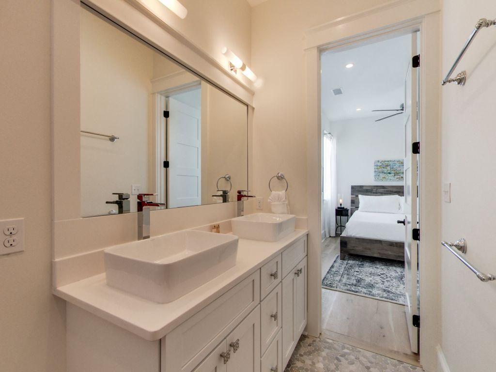 COTTAGES AT EASTERN LAKE - Residential