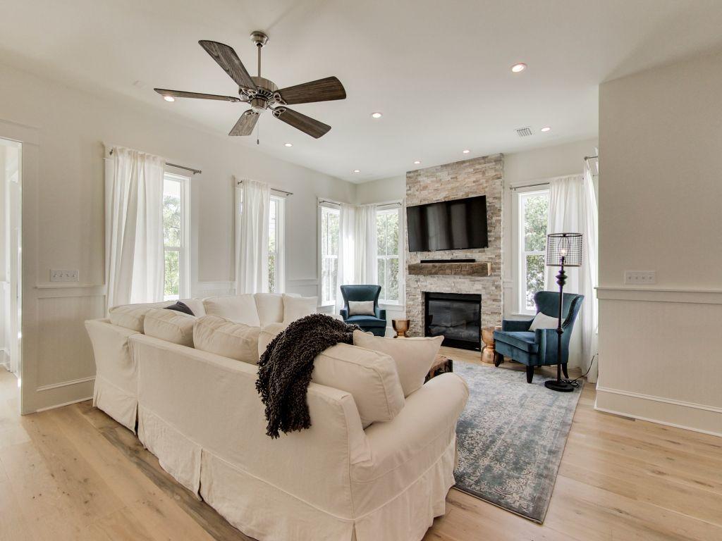 COTTAGES AT EASTERN LAKE - Residential