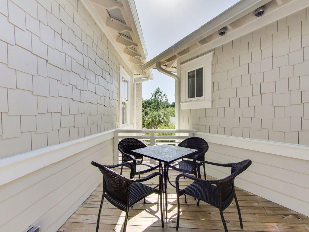 COTTAGES AT EASTERN LAKE - Residential