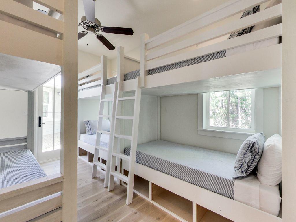 COTTAGES AT EASTERN LAKE - Residential