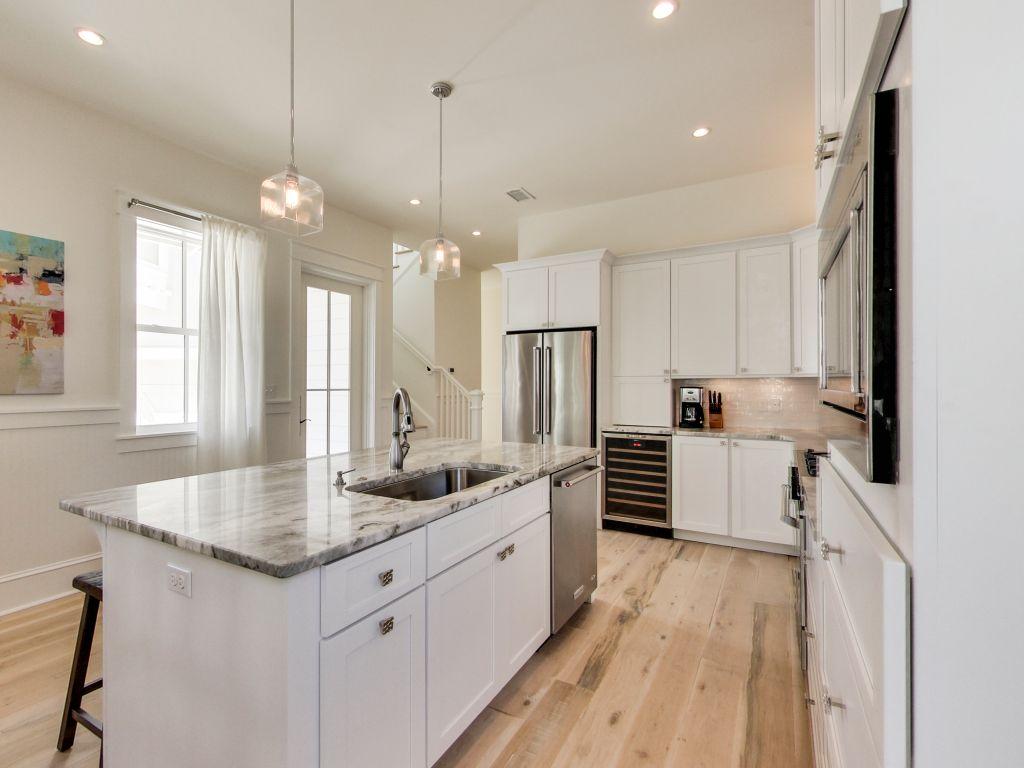 COTTAGES AT EASTERN LAKE - Residential