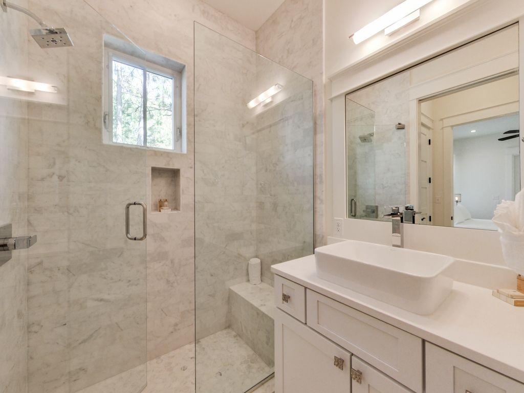 COTTAGES AT EASTERN LAKE - Residential