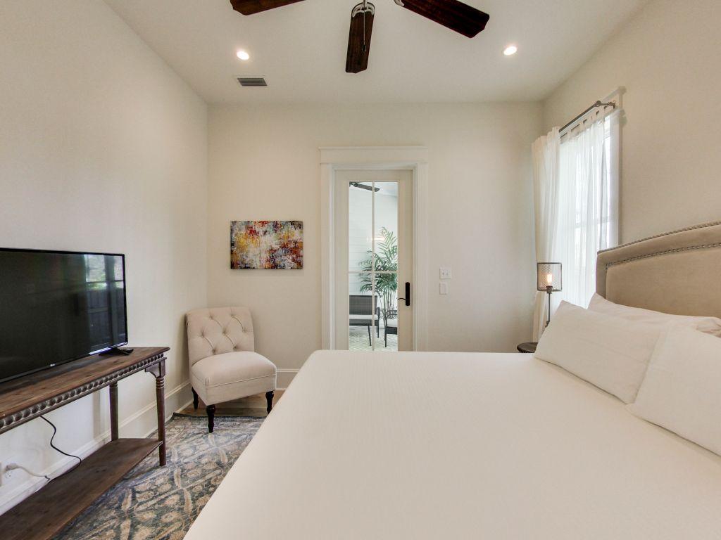 COTTAGES AT EASTERN LAKE - Residential