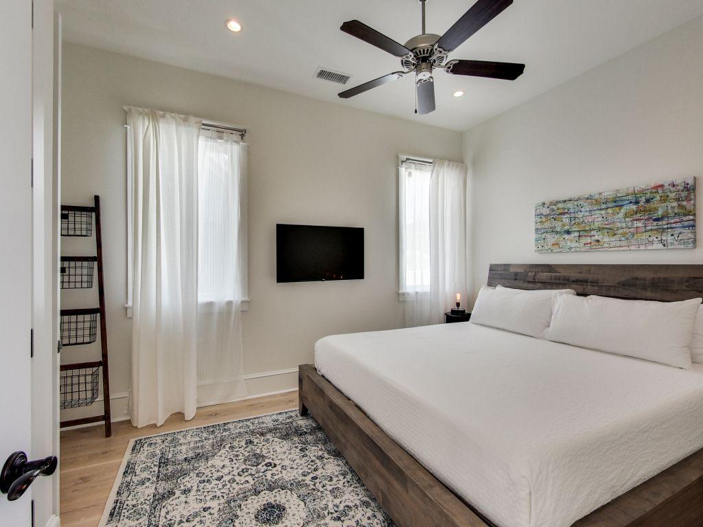 COTTAGES AT EASTERN LAKE - Residential