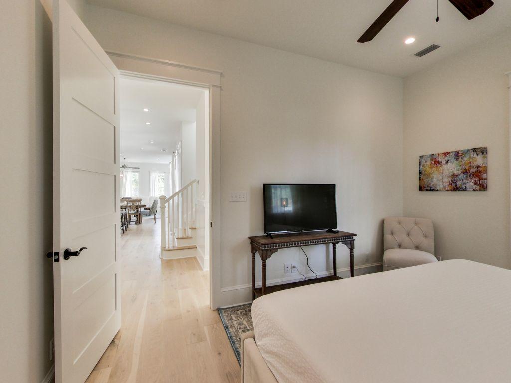 COTTAGES AT EASTERN LAKE - Residential