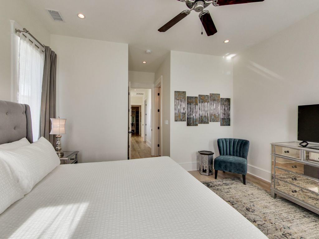 COTTAGES AT EASTERN LAKE - Residential