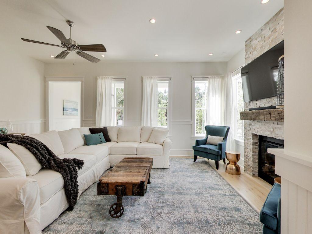 COTTAGES AT EASTERN LAKE - Residential