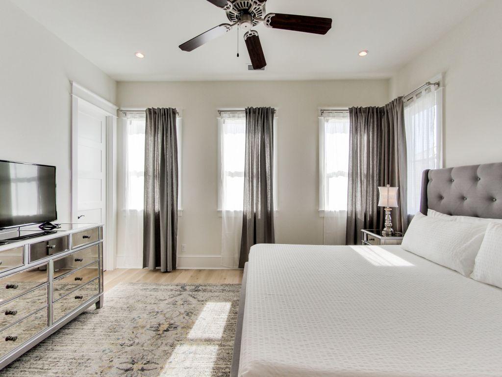 COTTAGES AT EASTERN LAKE - Residential