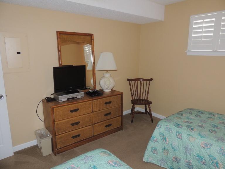 ISLANDER CONDO - Residential