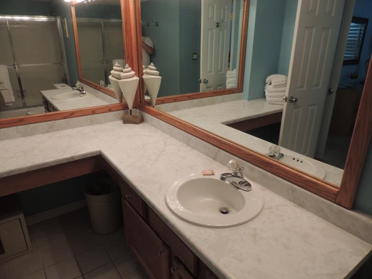 ISLANDER CONDO - Residential