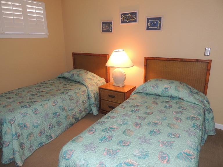 ISLANDER CONDO - Residential