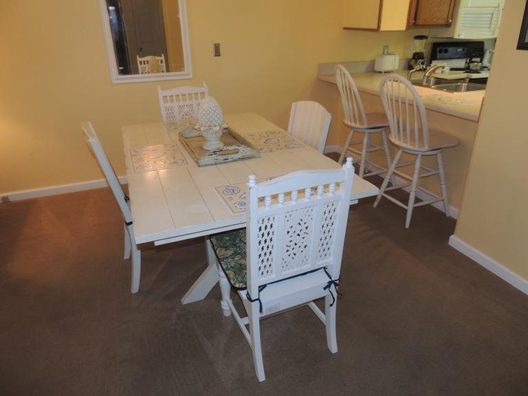 ISLANDER CONDO - Residential