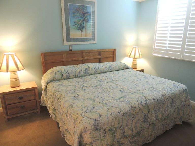 ISLANDER CONDO - Residential