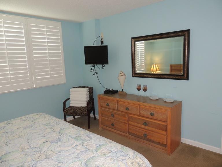 ISLANDER CONDO - Residential