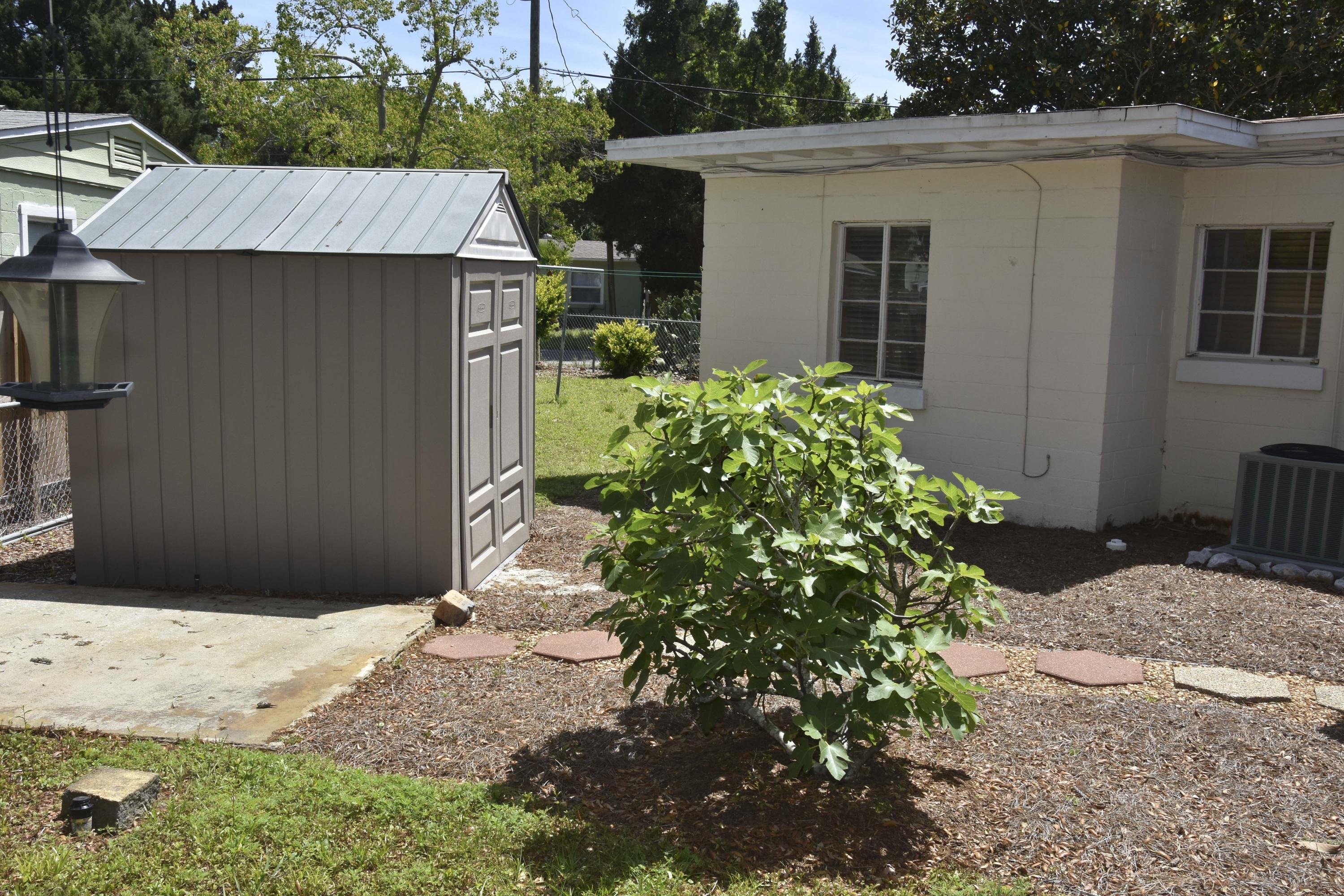 ELLIOTTS POINT - Residential