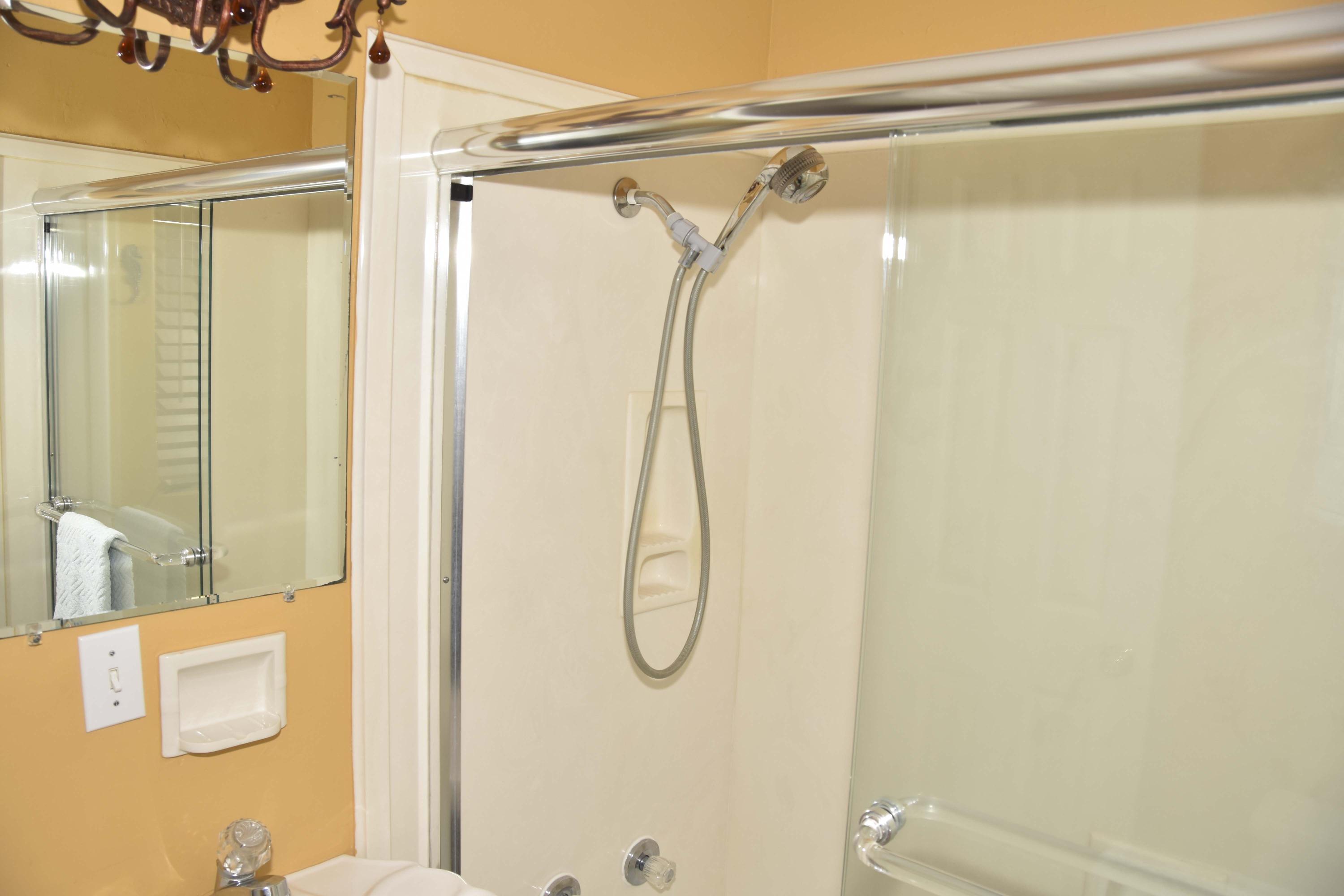 ELLIOTTS POINT - Residential