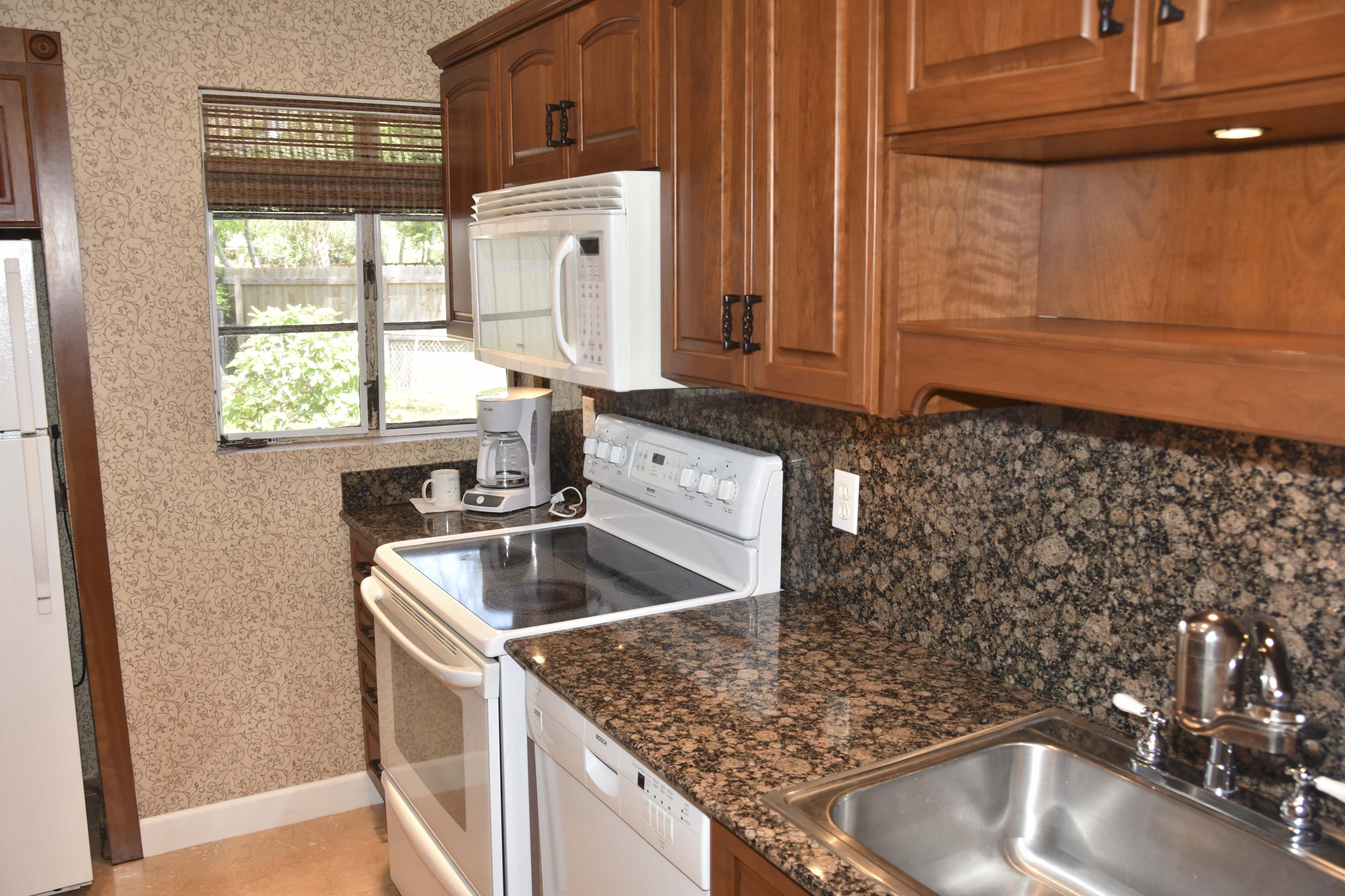 ELLIOTTS POINT - Residential