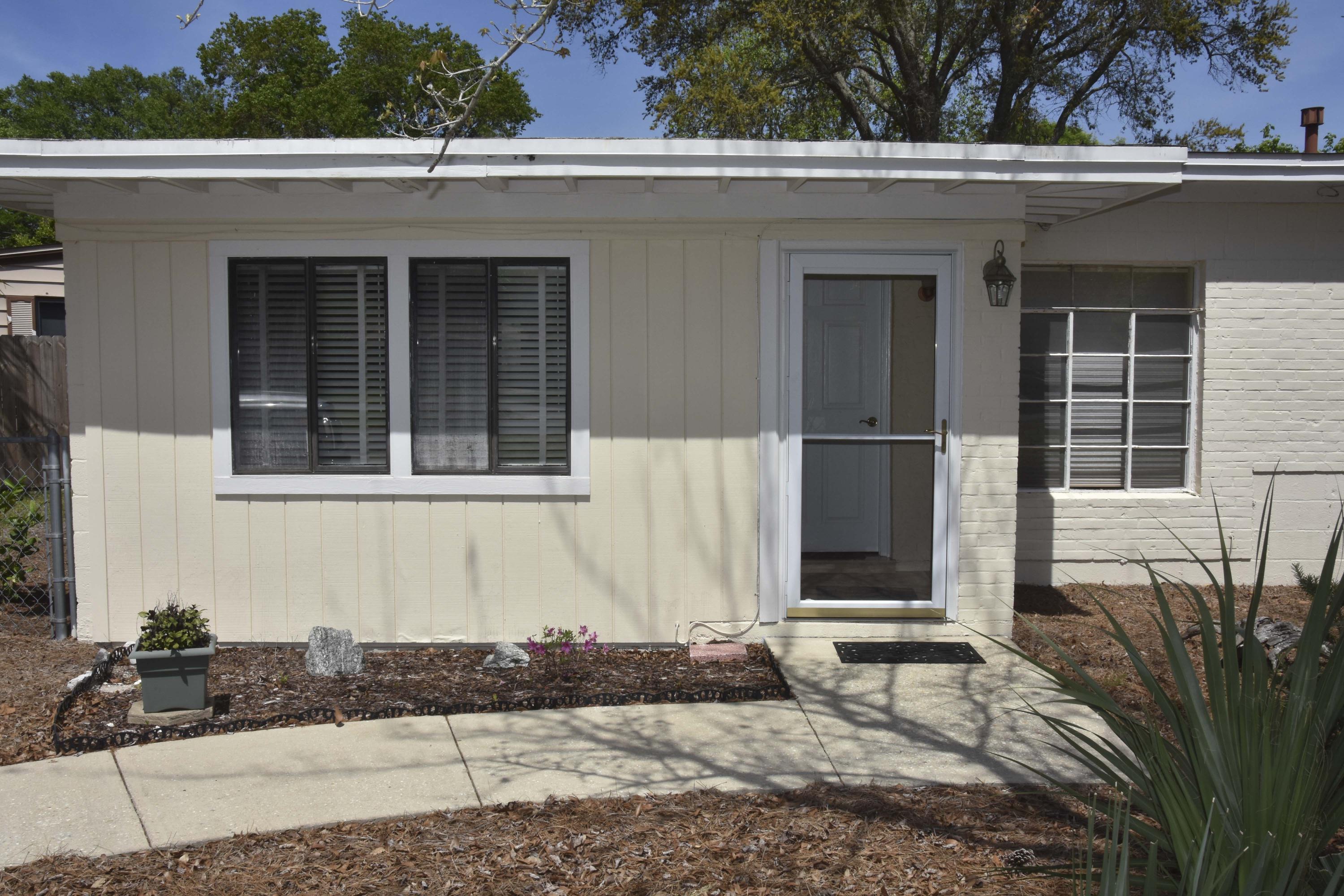 ELLIOTTS POINT - Residential