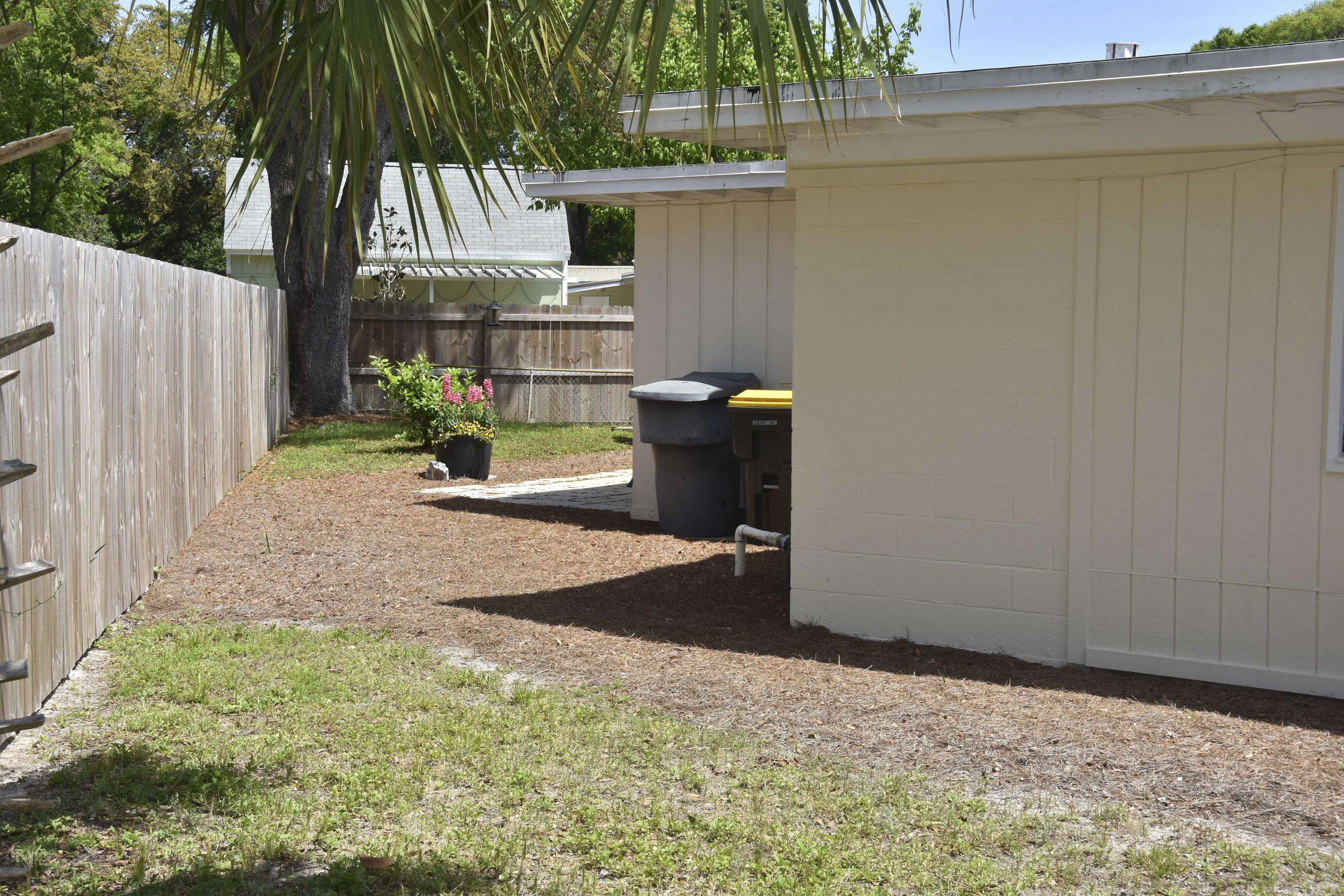 ELLIOTTS POINT - Residential