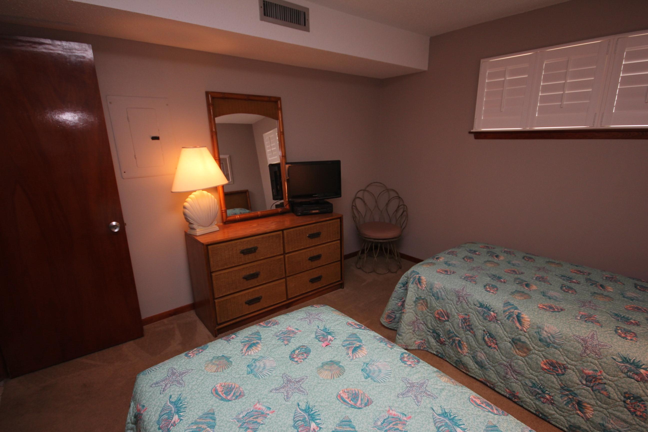 ISLANDER CONDO PH I, - Residential