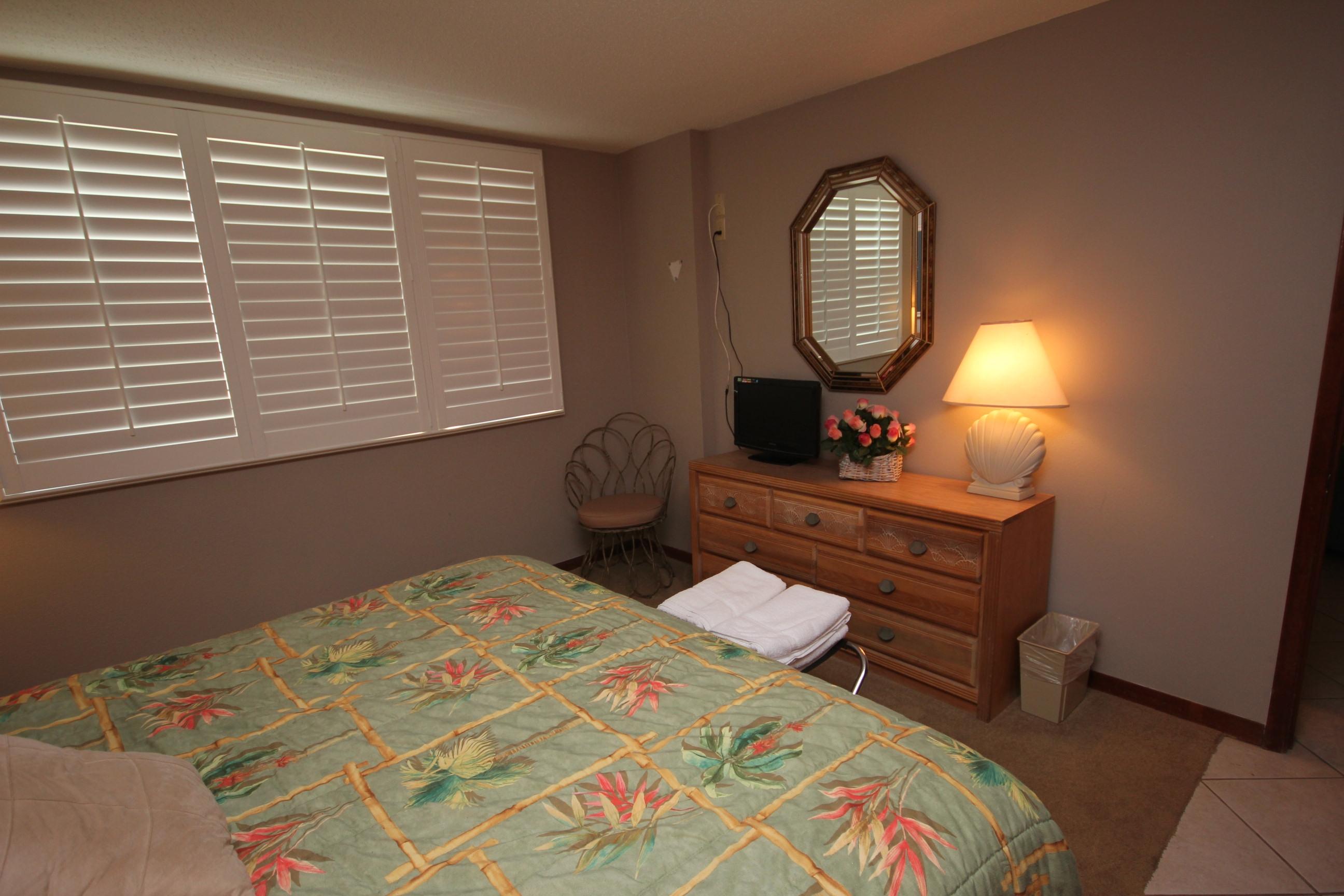 ISLANDER CONDO PH I, - Residential