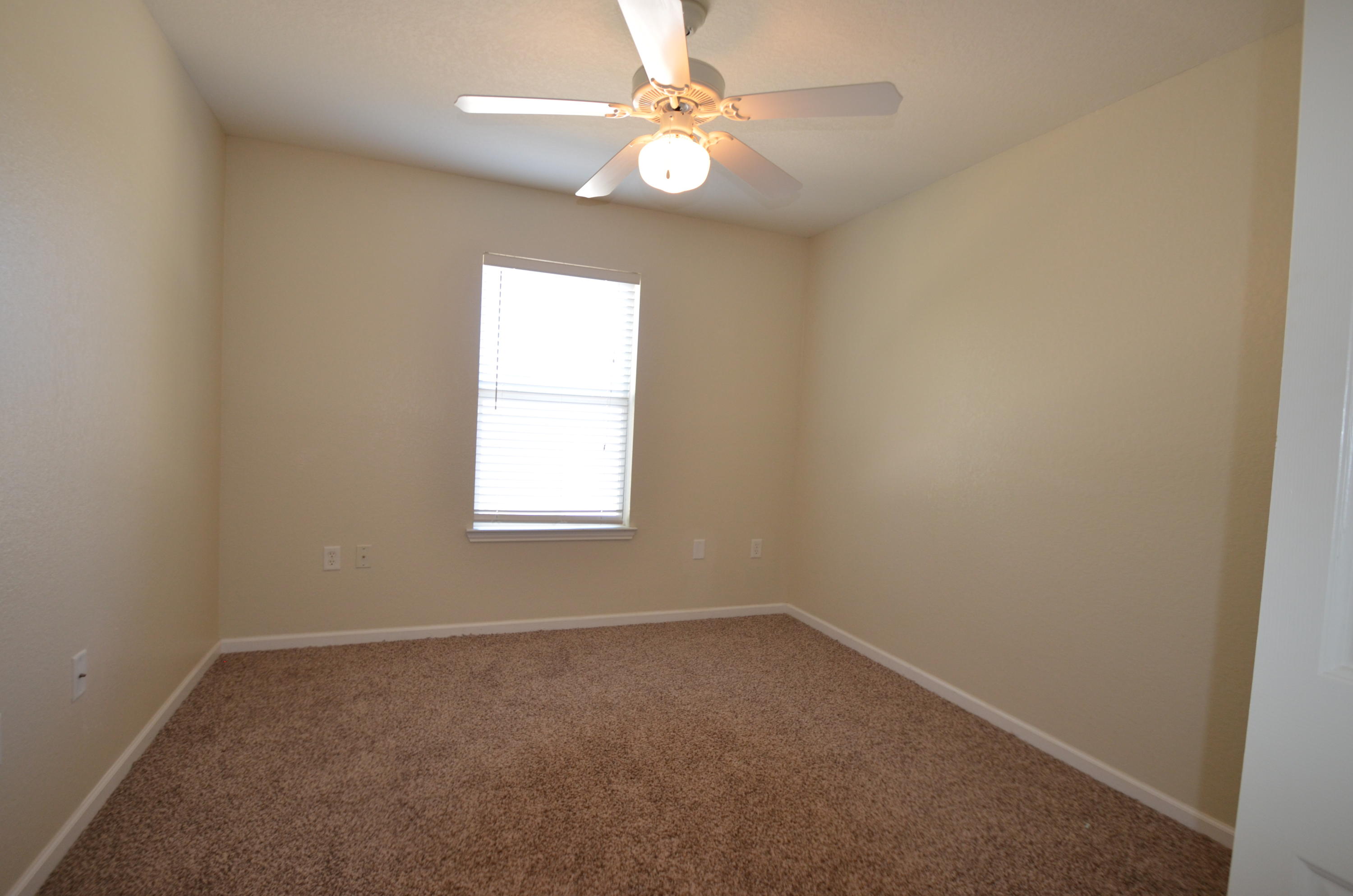 YACHT CLUB OAKS - Residential