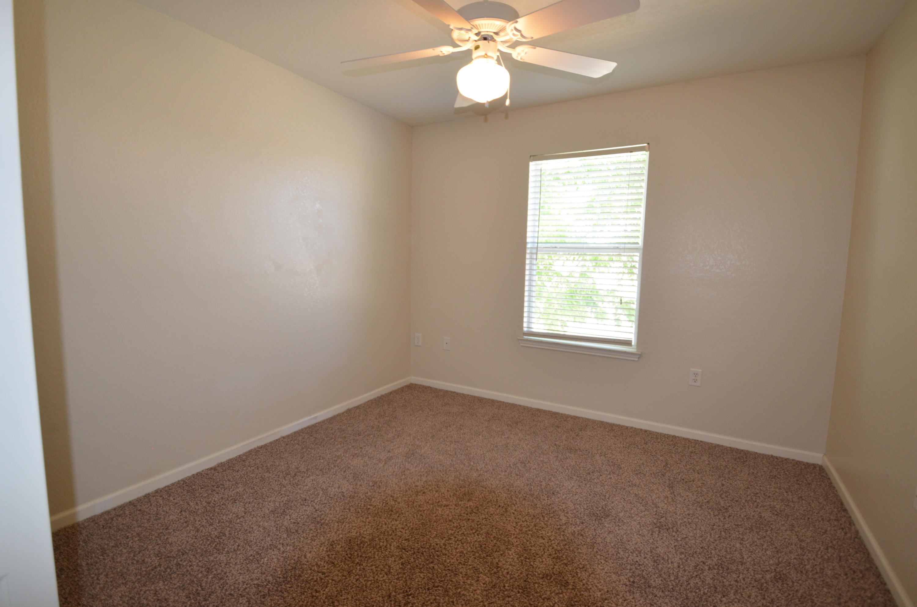 YACHT CLUB OAKS - Residential