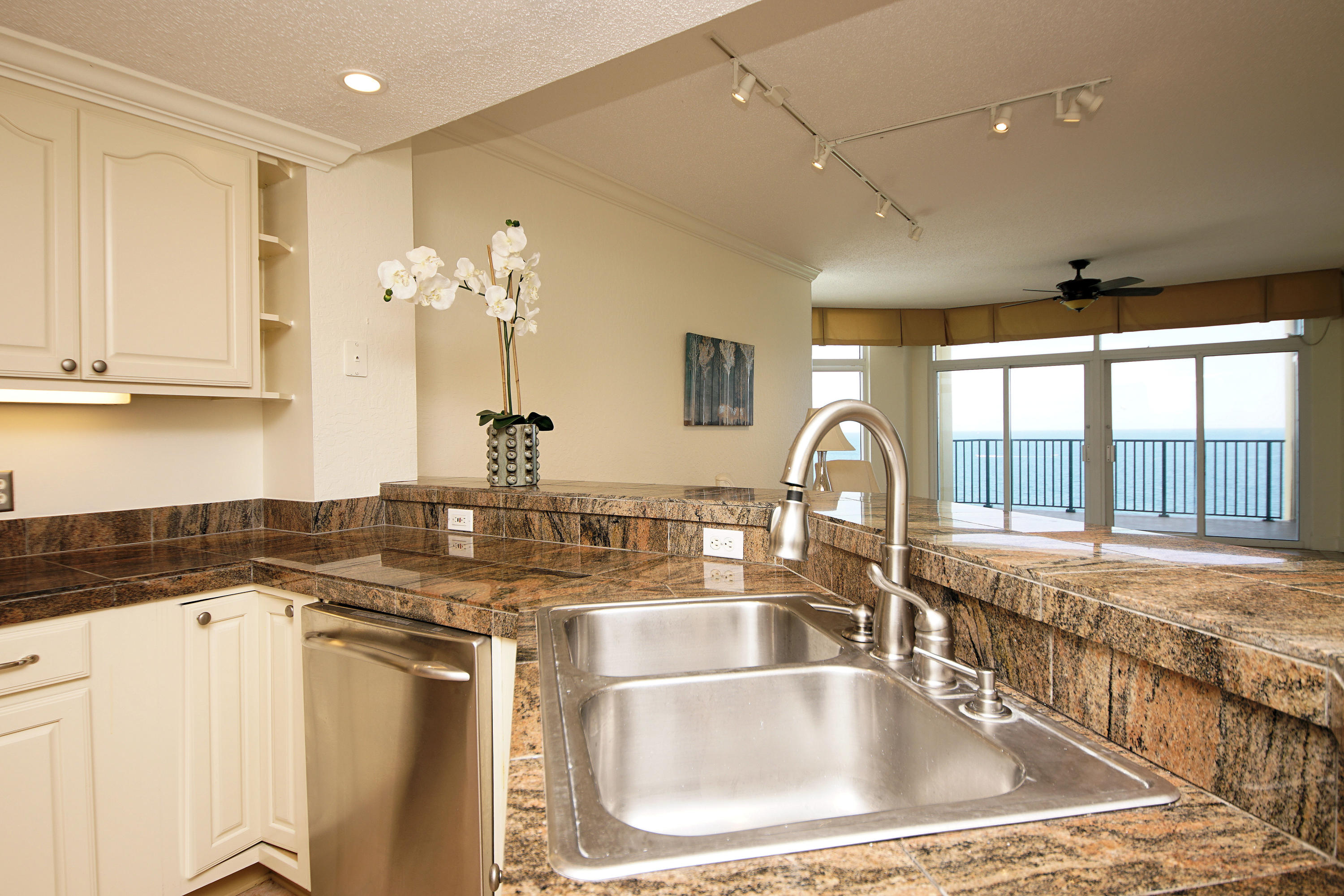 JADE EAST TOWERS CONDO - Residential