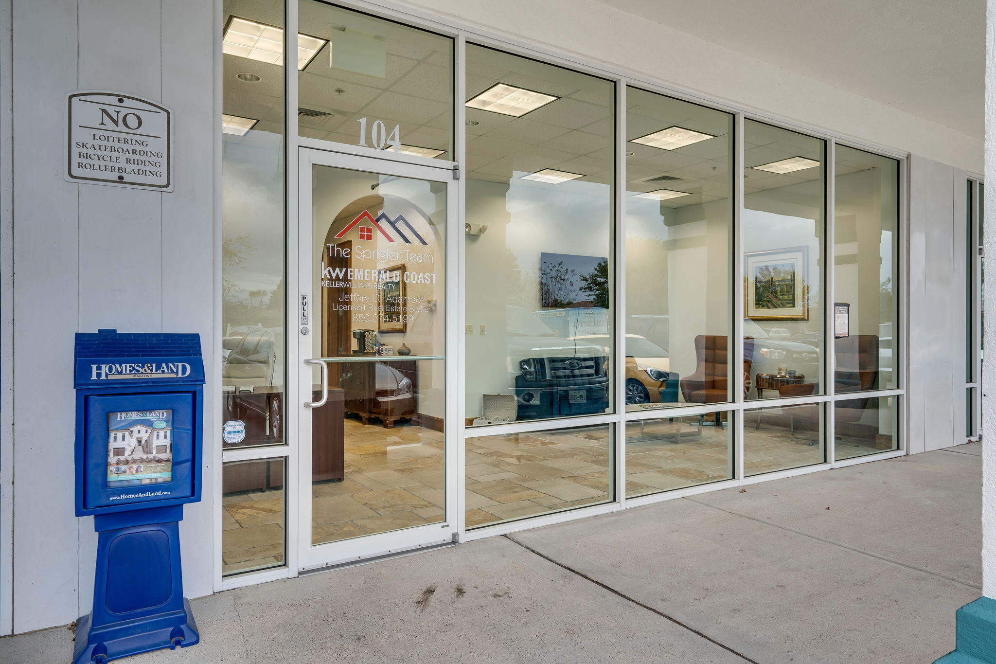 Main image without alt text