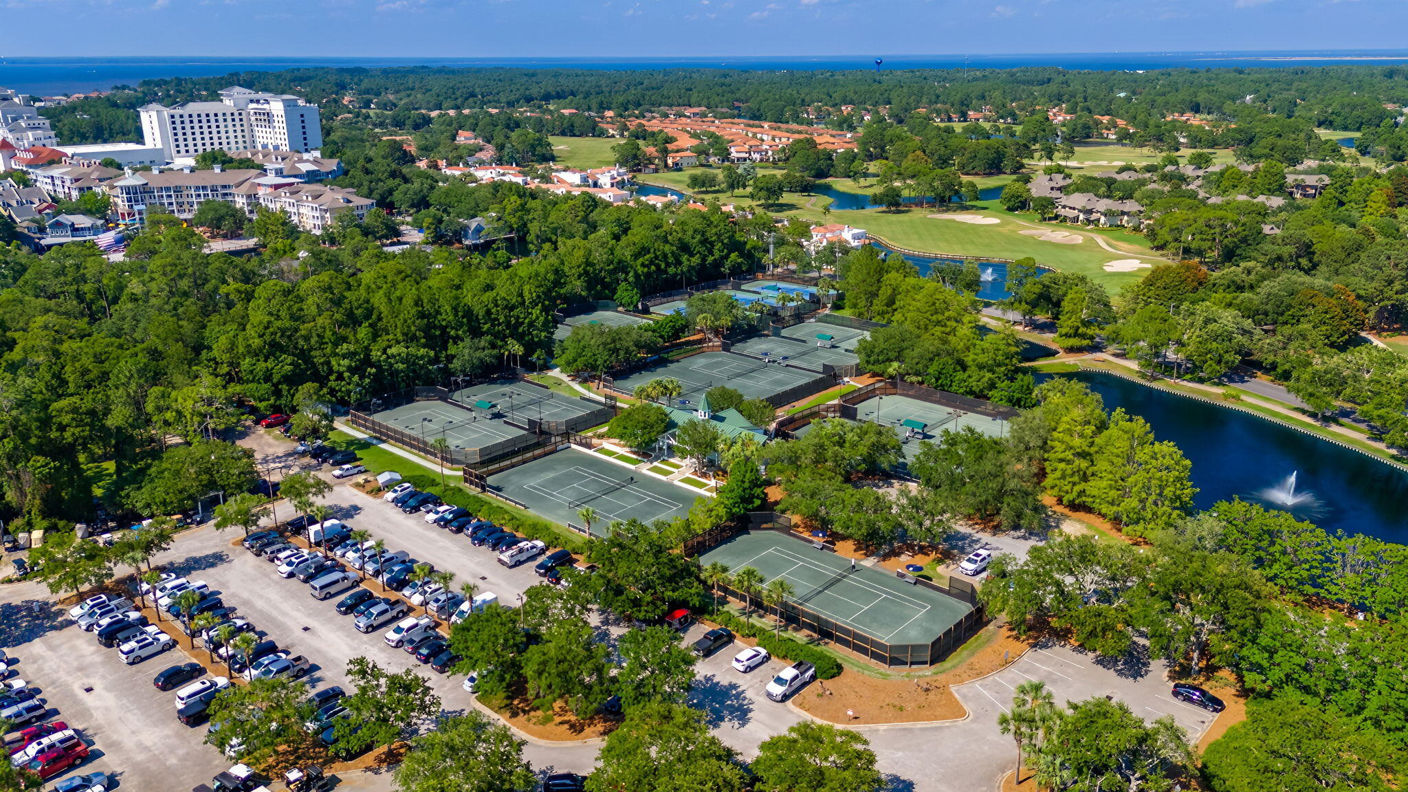 BUNGALOS AT SANDESTIN - Residential