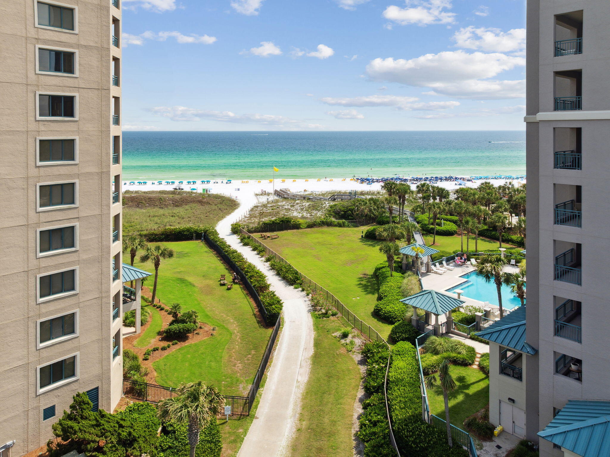 BUNGALOS AT SANDESTIN - Residential