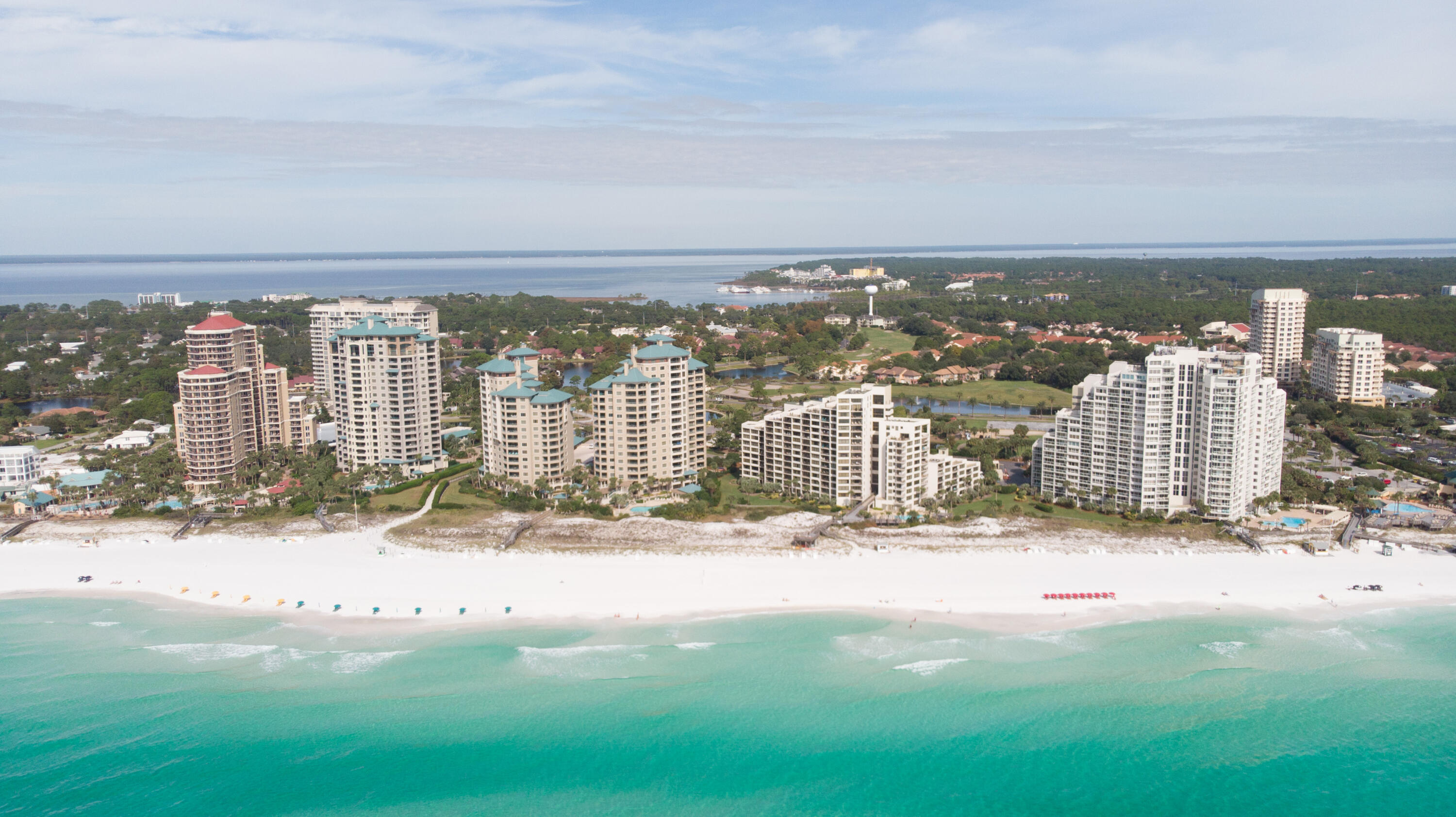 BUNGALOS AT SANDESTIN - Residential