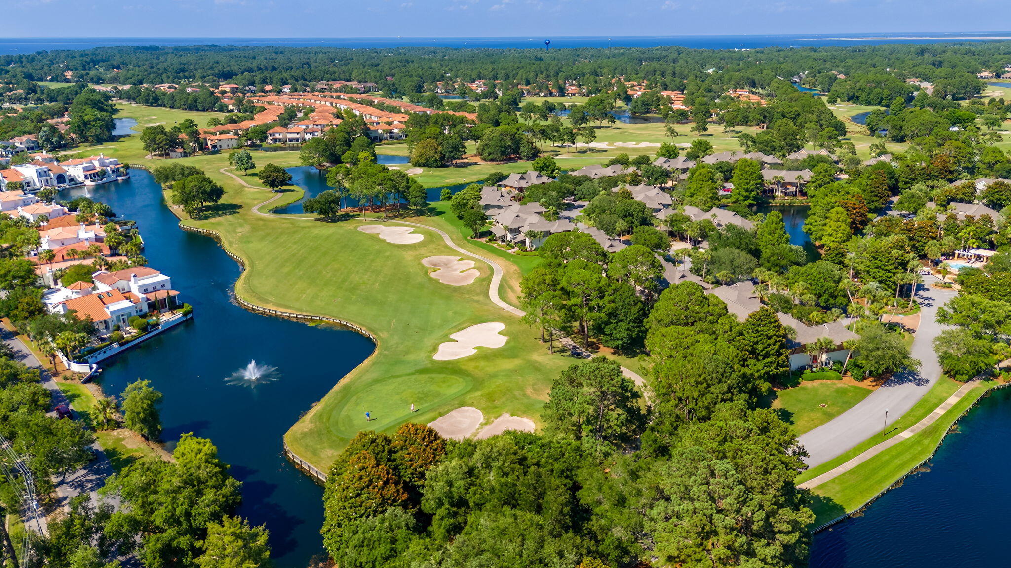 BUNGALOS AT SANDESTIN - Residential