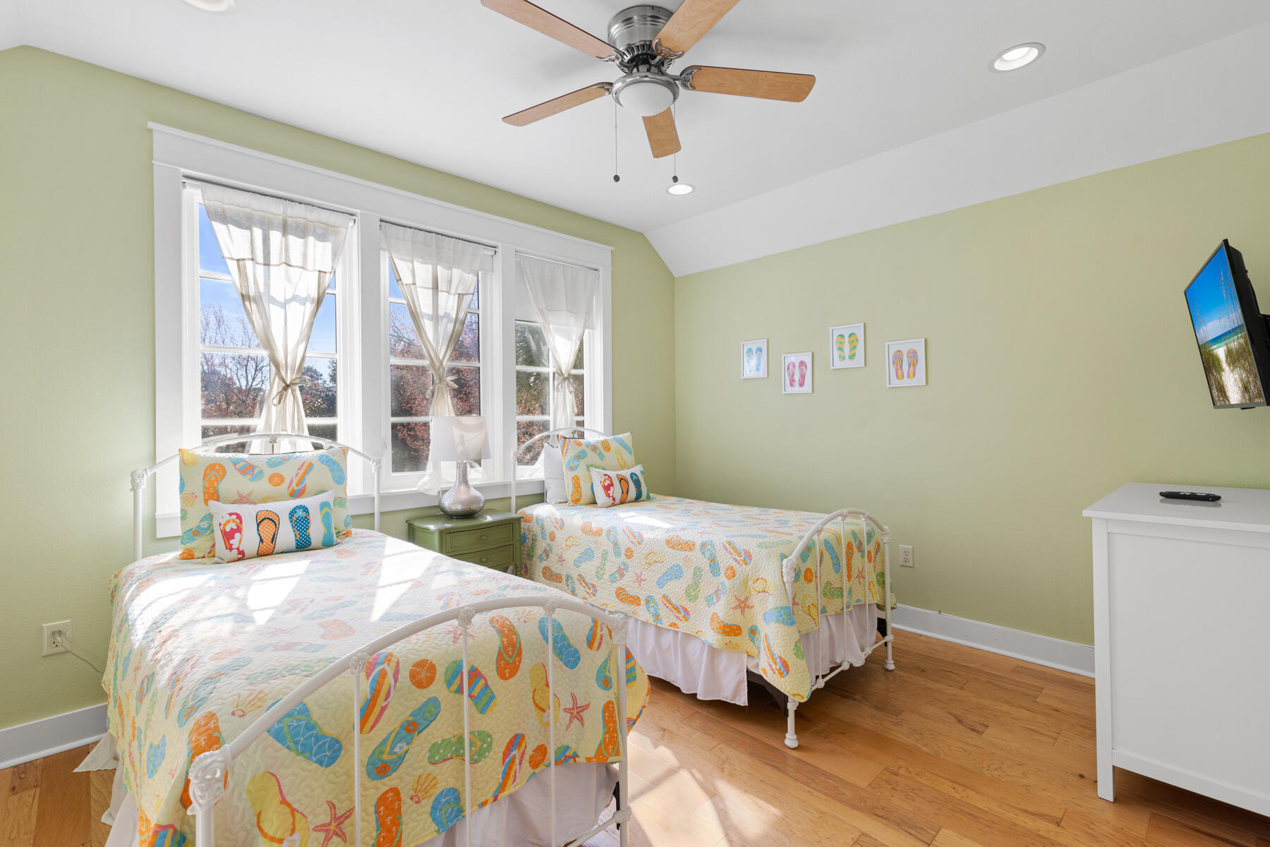 BUNGALOS AT SANDESTIN - Residential