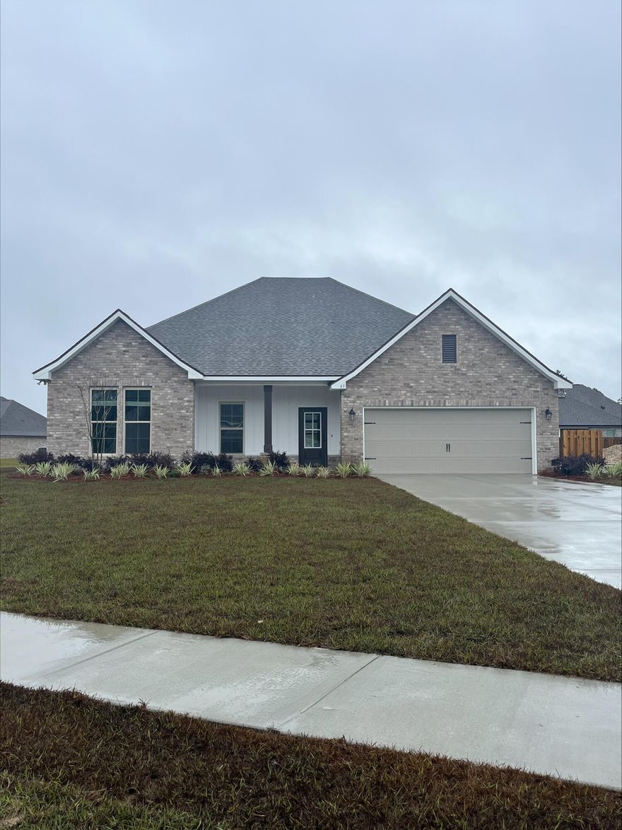 Awesome builder rate plus FREE refrigerator. Restrictions apply.Located on a corner lot, the COMSTOCK III G in Starburst at Hammock Bay community offers a 4BR, 2BA, open and split design. Upgrades added (list attached).  Features: double vanity, garden tub, separate custom tiled shower, and walk-in closet in master suite, kitchen island, walk-in pantry, boot bench in mudroom, covered porches, crown molding, recessed lighting, framed mirrors, smart connect WIFI thermostat, smoke/carbon monoxide detectors, landscaping package, architectural 30-year shingles, flood lights, and more!Energy Efficient Features: water heater, kitchen appliance package, vinyl low E windows, and more! Energy Star Partner.