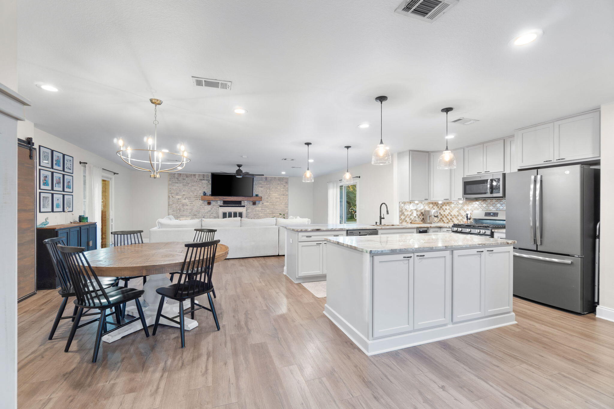 COUNTRY CLUB ESTATES 1ST ADDN - Residential