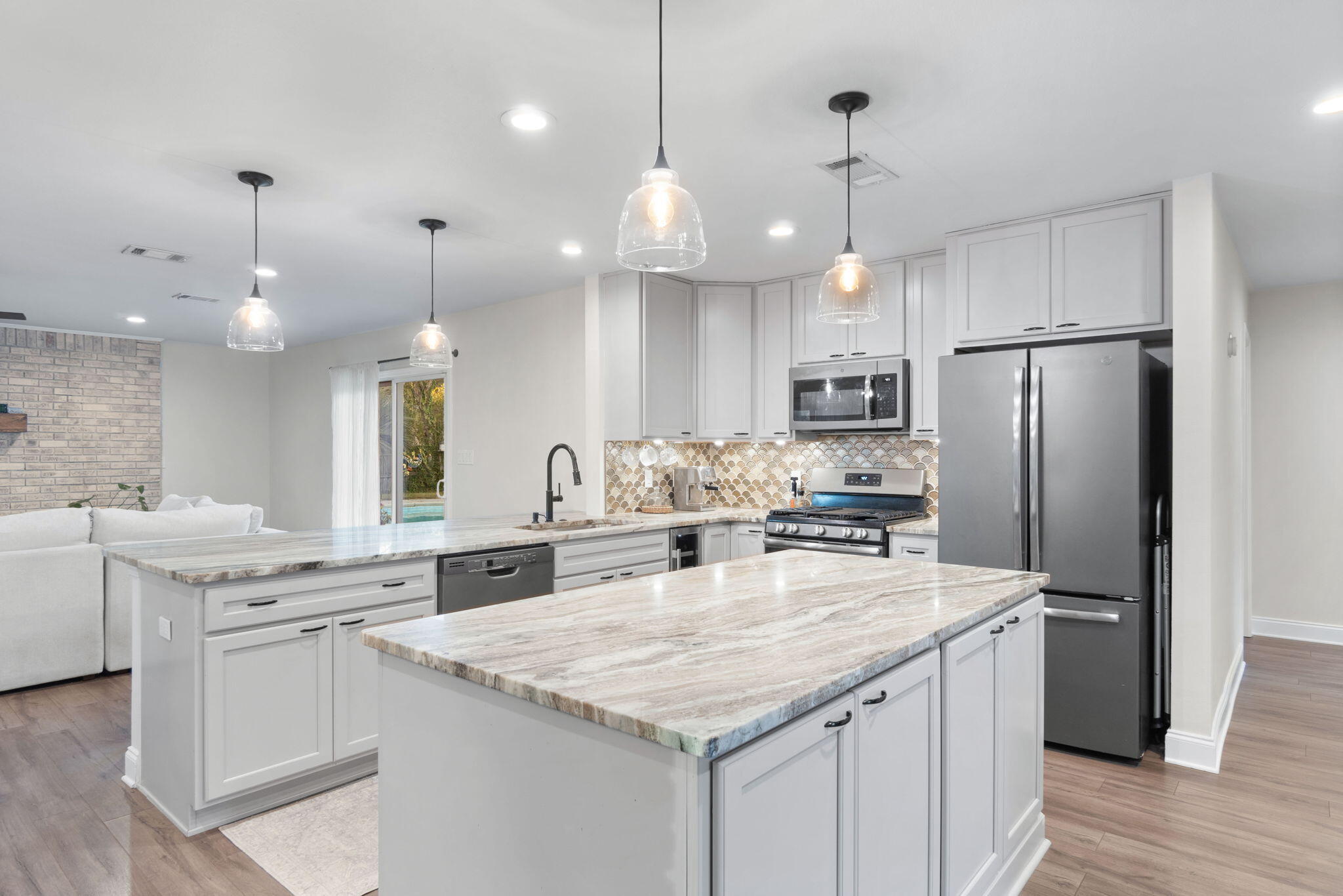 COUNTRY CLUB ESTATES 1ST ADDN - Residential