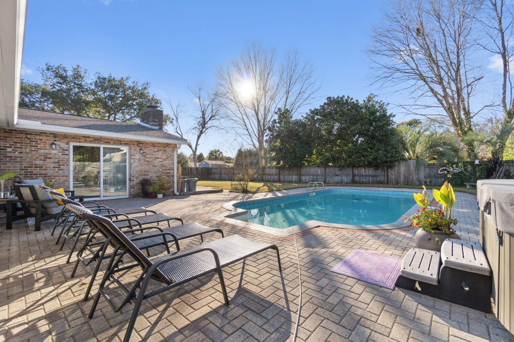 COUNTRY CLUB ESTATES 1ST ADDN - Residential