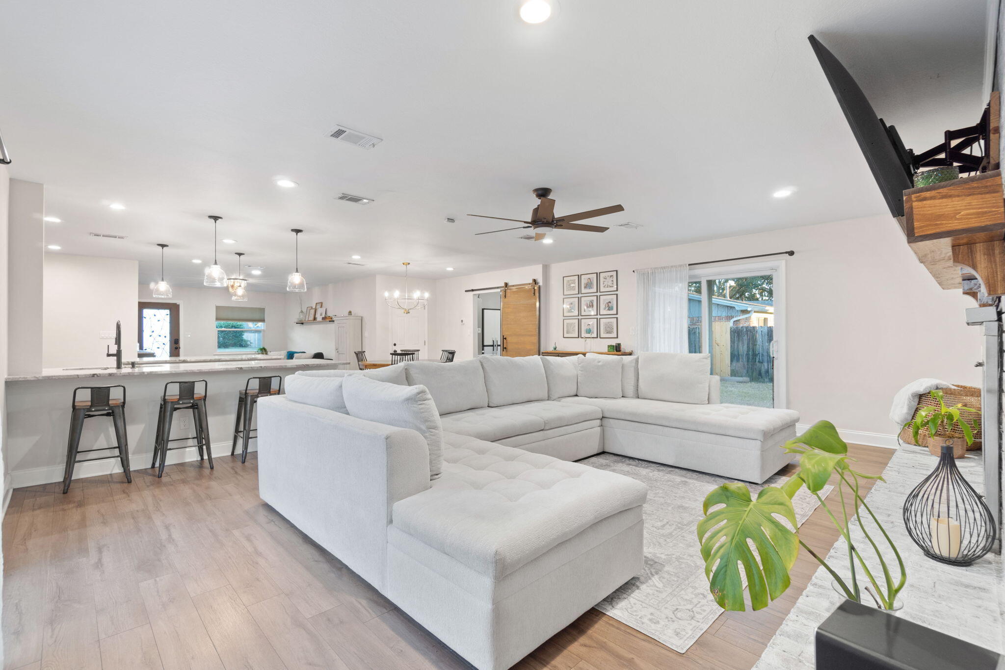 COUNTRY CLUB ESTATES 1ST ADDN - Residential