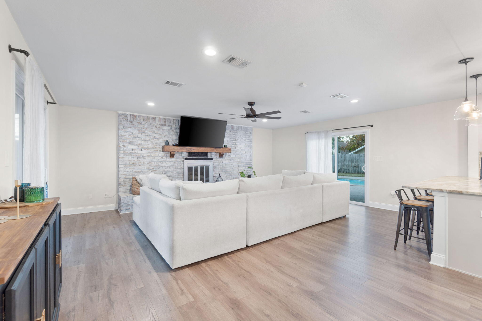 COUNTRY CLUB ESTATES 1ST ADDN - Residential