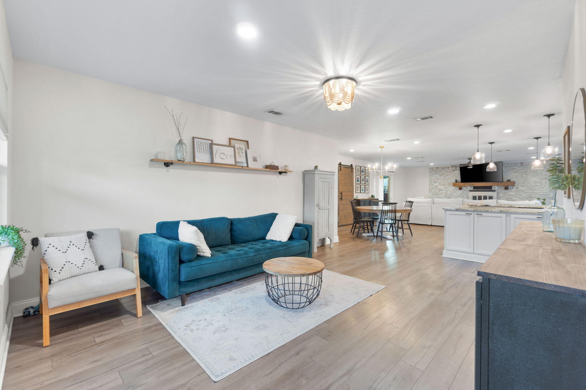 COUNTRY CLUB ESTATES 1ST ADDN - Residential