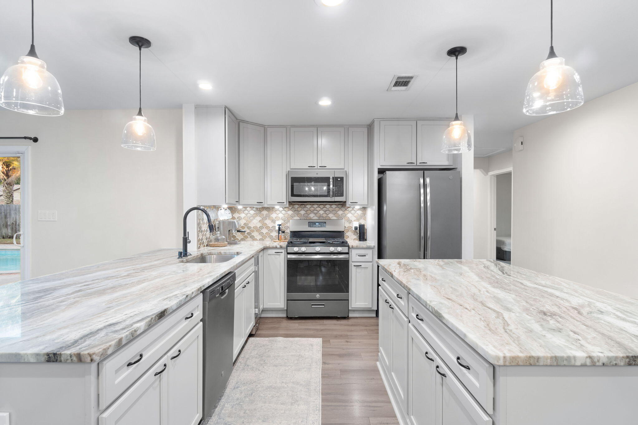 COUNTRY CLUB ESTATES 1ST ADDN - Residential