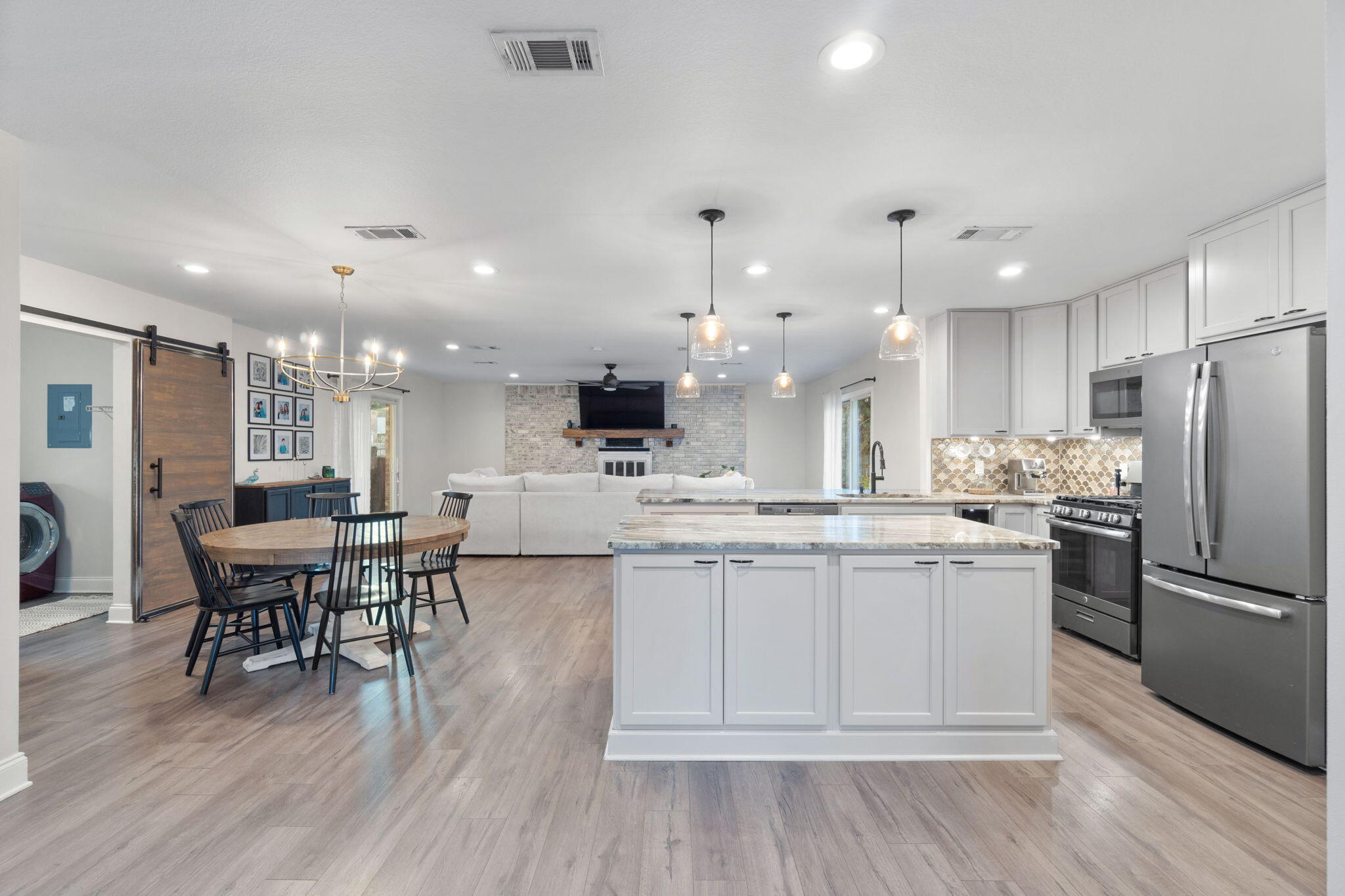 COUNTRY CLUB ESTATES 1ST ADDN - Residential