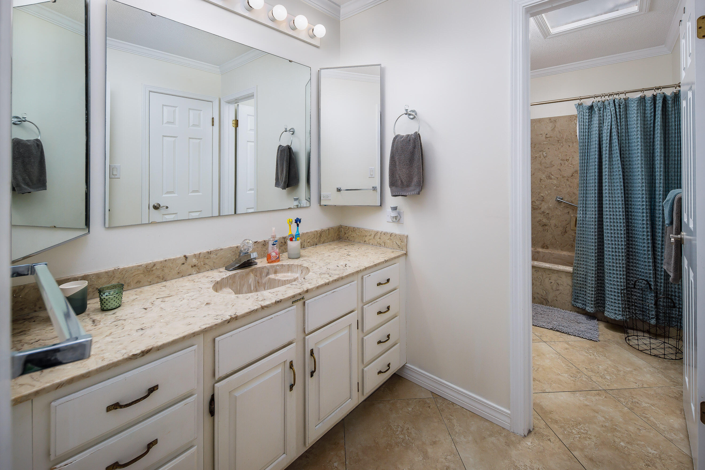 LAKE LORRAINE ESTATES 3 - Residential