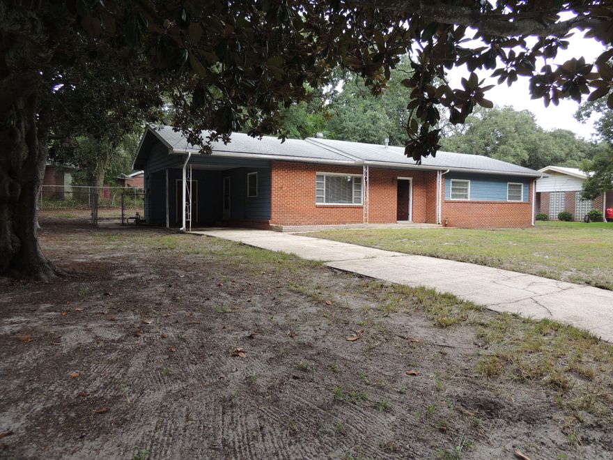 This clean family home is on a large lot across from the park and close to shopping, beaches and all the action. Great opportunity for investor or as permanent residence. Home has a separate living room, dining room and kitchen with an additional 15'x10' Florida room. Buyer to verify all pertinent information including square footage and lot dimensions.