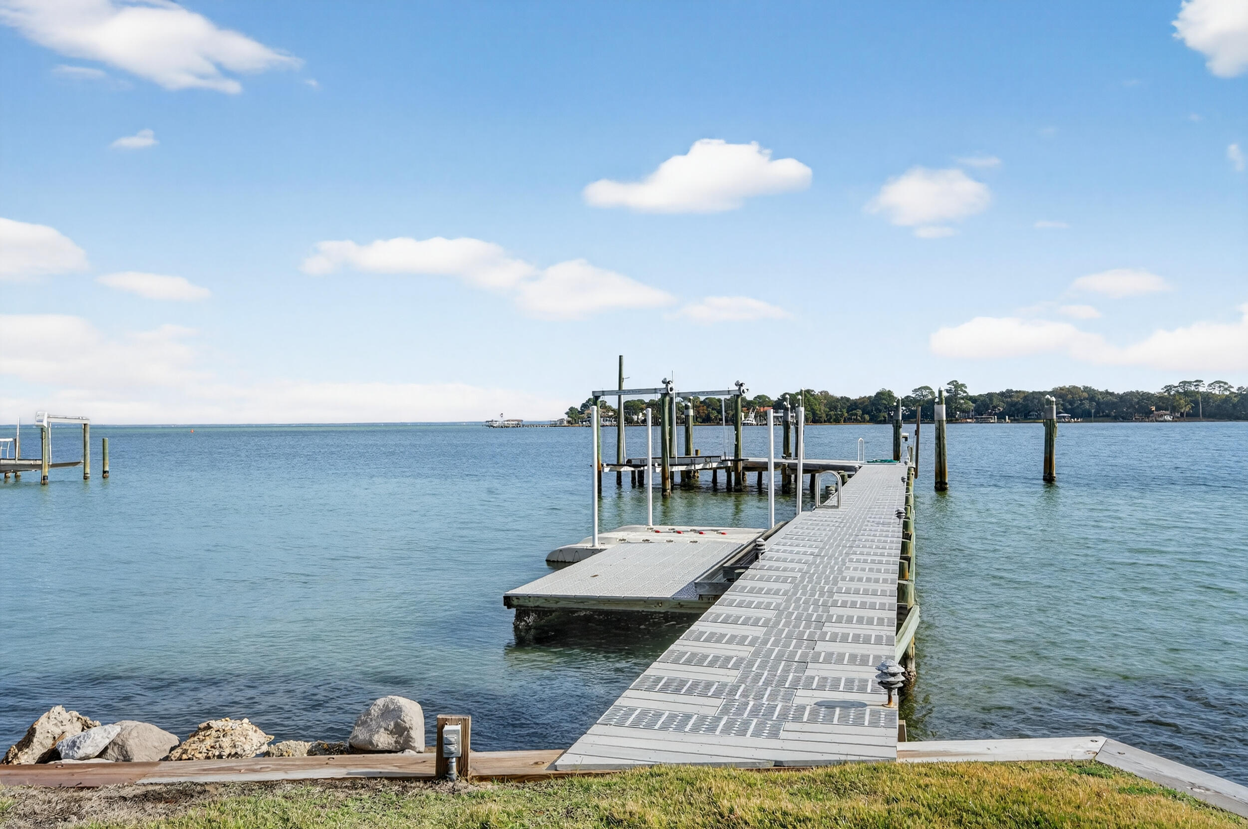 PEACOCKS POINT REPLAT - Residential